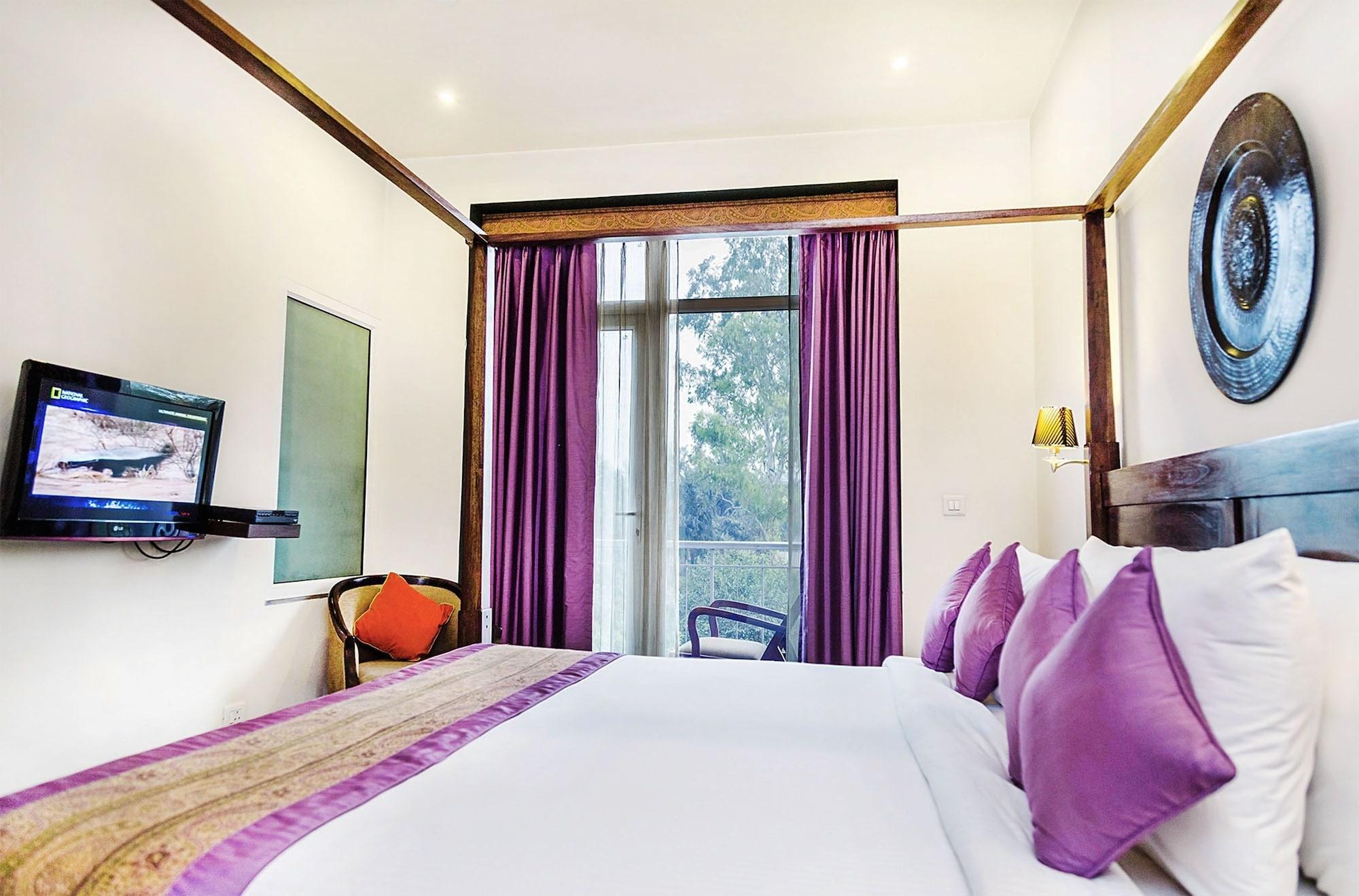 Mantra Amaltas Hotell New Delhi Exteriör bild
