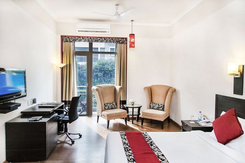 Mantra Amaltas Hotell New Delhi Exteriör bild