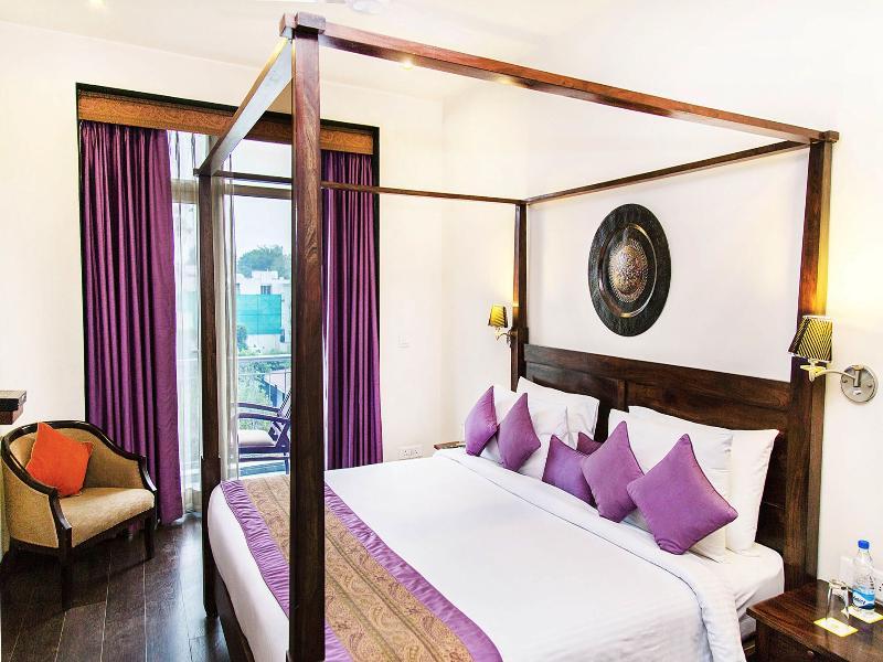Mantra Amaltas Hotell New Delhi Exteriör bild