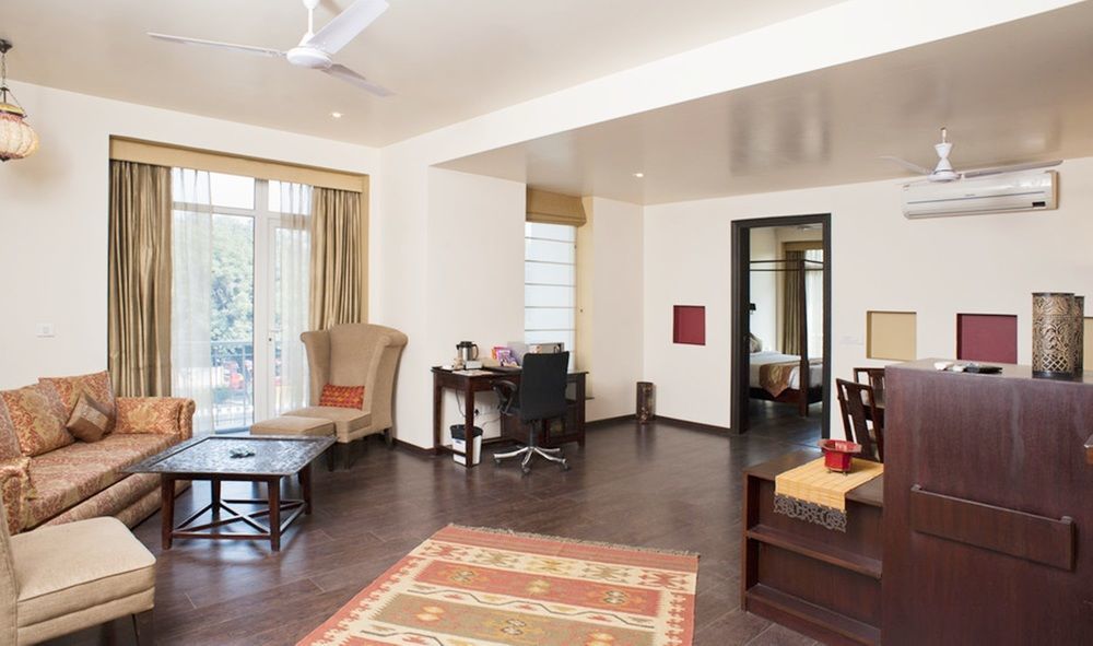Mantra Amaltas Hotell New Delhi Exteriör bild