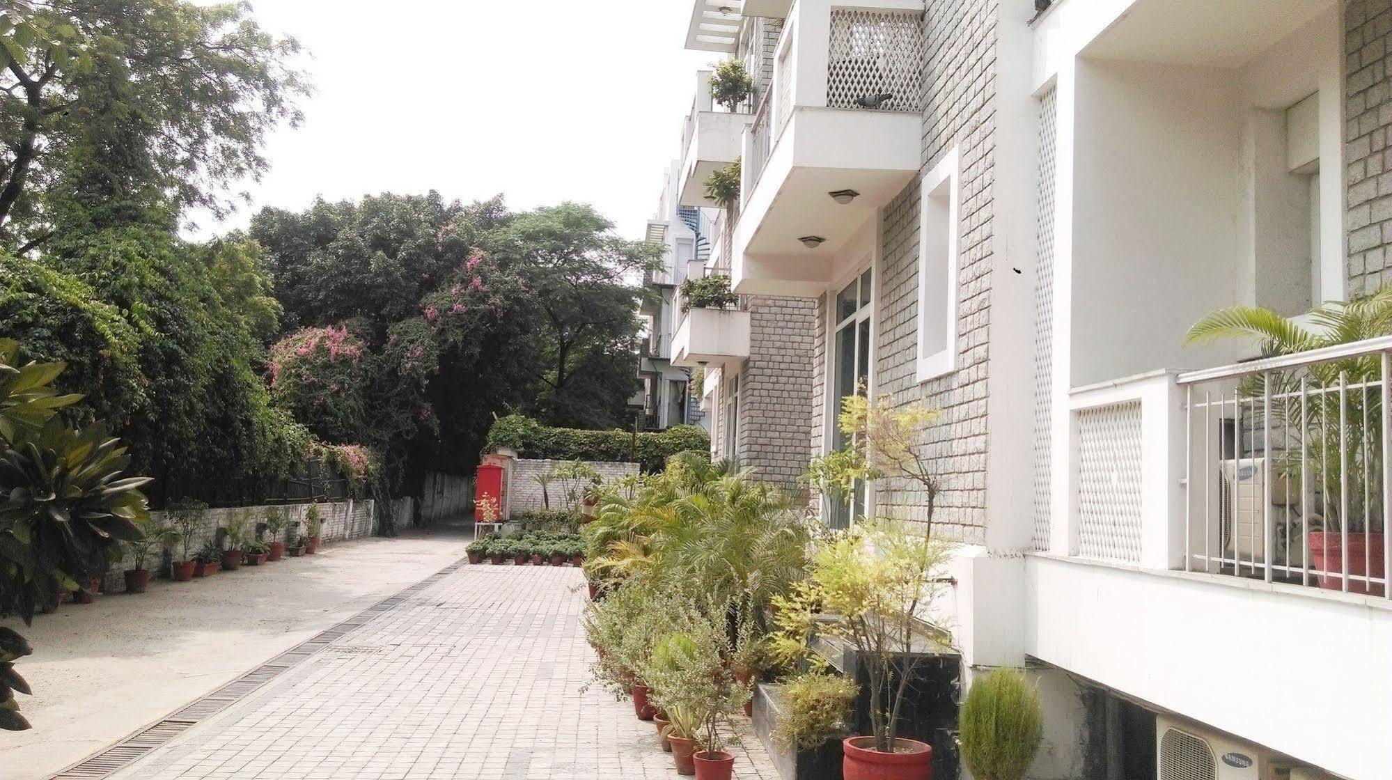 Mantra Amaltas Hotell New Delhi Exteriör bild