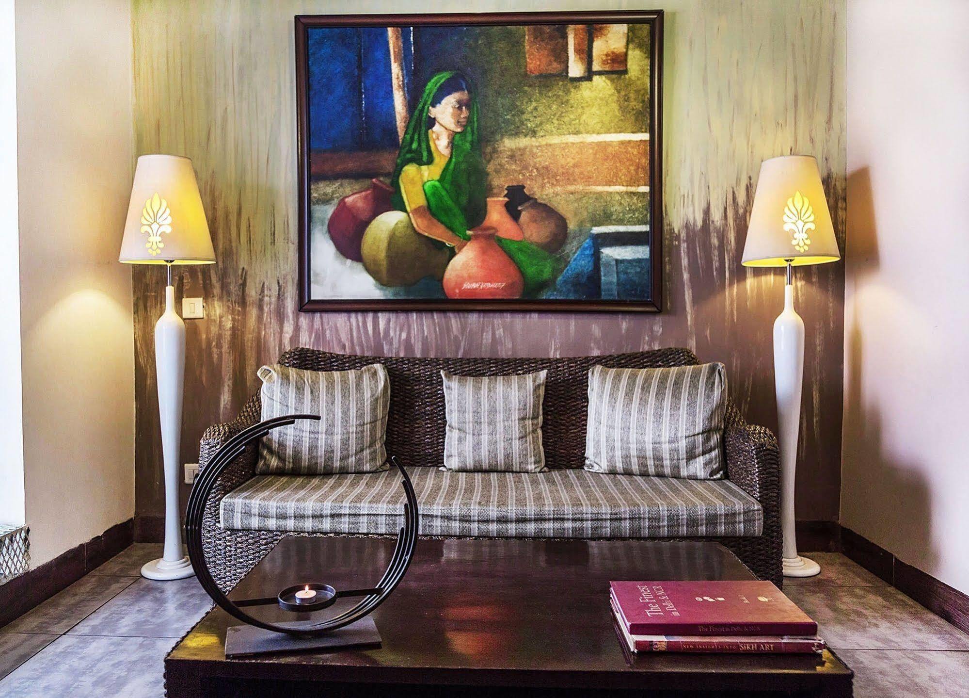 Mantra Amaltas Hotell New Delhi Exteriör bild